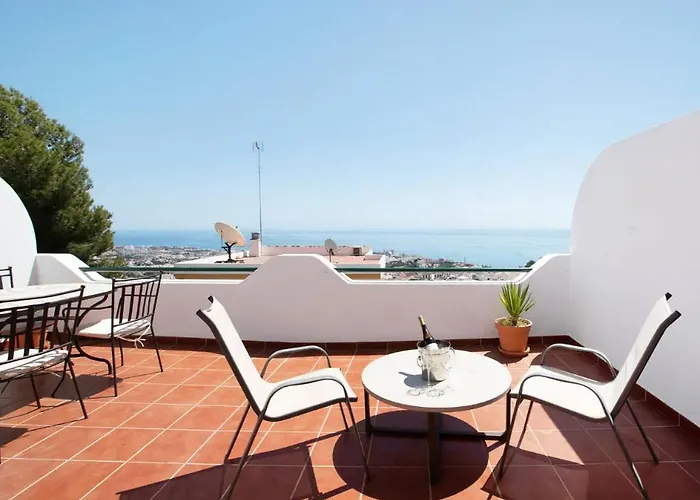 Stunning Penthouse With Sea Views,Solarium,Pool & Parking