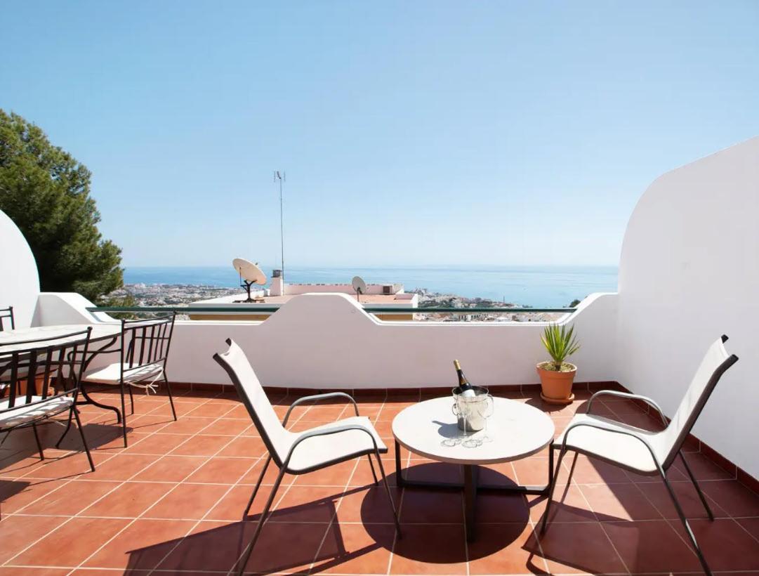 Stunning Penthouse With Sea Views,solarium,pool & Parking Apartment